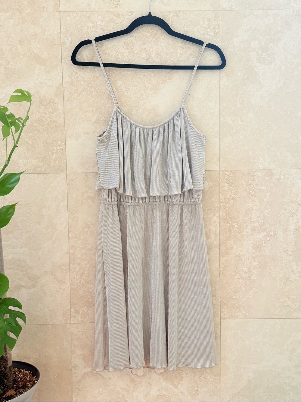 GB Metallic Pleated Mini Dress L Gold Shimmer Strappy Layered Flowy